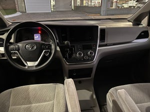 2017 Toyota Sienna LE, V6, 3.5L, 266 CP, 5 PUERTAS, AUT